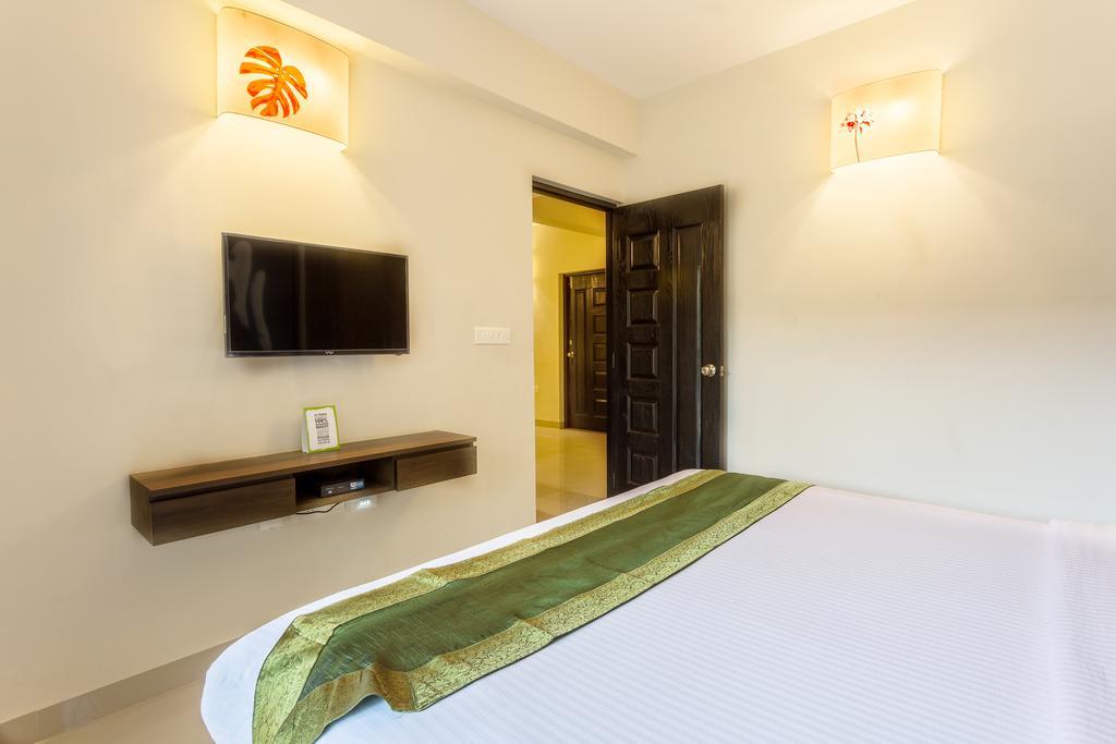 Treebo Trend Zeebo Suites Arpora Bagian luar foto