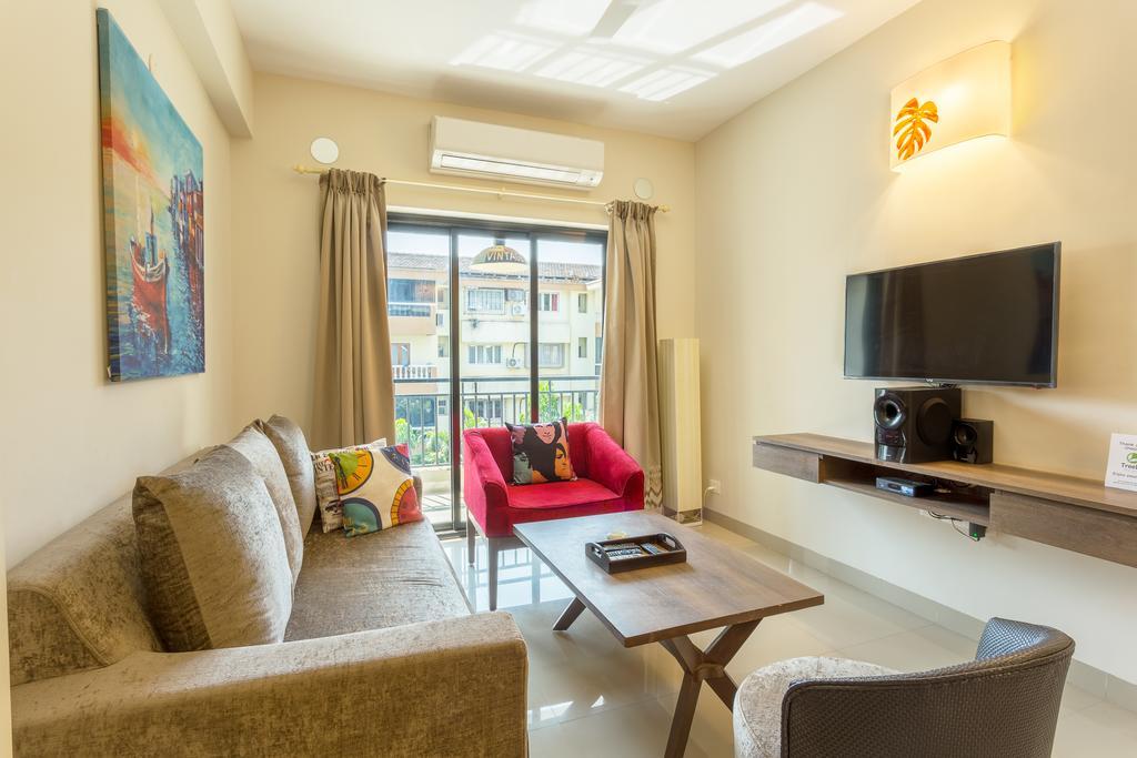 Treebo Trend Zeebo Suites Arpora Bagian luar foto